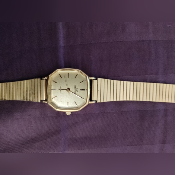 Delvina Quartz Watch - Picture 2 of 6